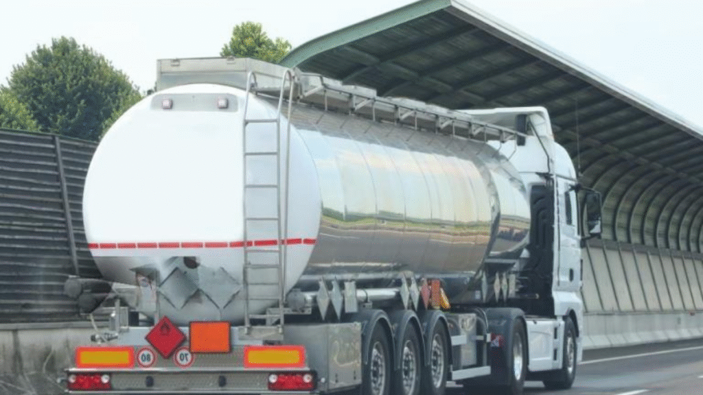 delivery water tanker in Riyadh