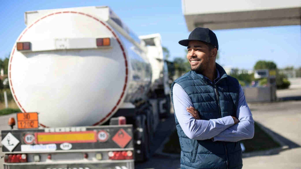 توصيل مياه نظيفة بواسطة مورد ناقلة المياه الموثوق به في الرياض