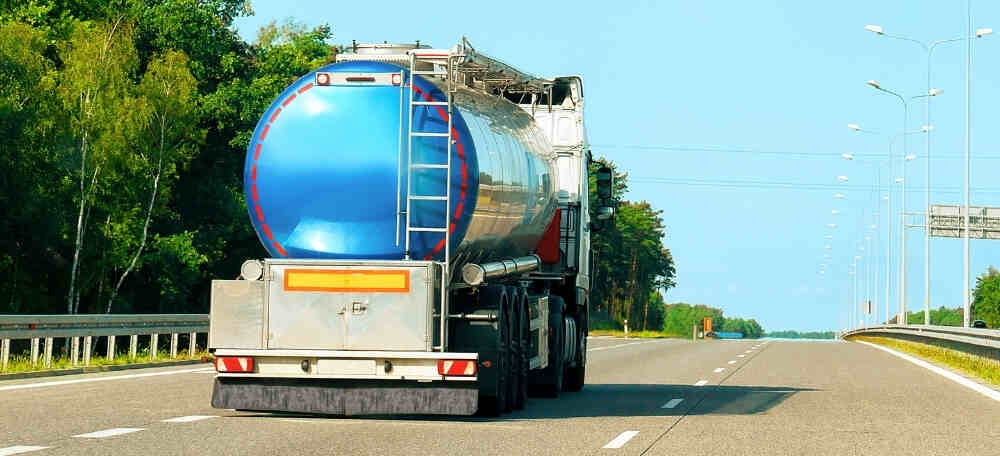 توصيل مياه نظيفة بواسطة مورد ناقلة المياه الموثوق به في الرياض