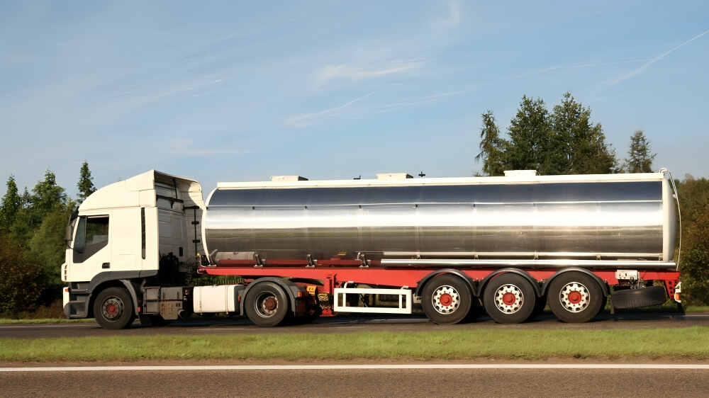 أسطول مورد ناقلة المياه السكنية يقدم خدماته على مدار الساعة لتلبية احتياجات السكان في جميع أحياء الرياض