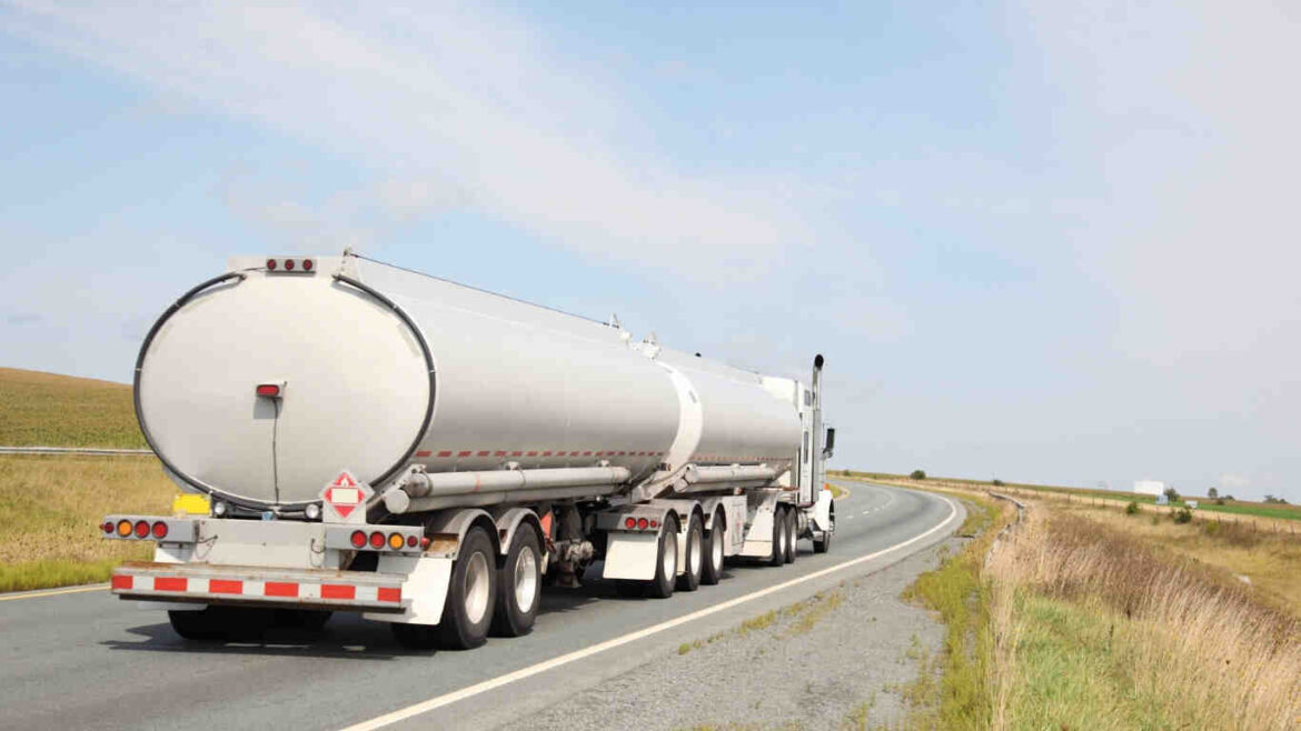 صهريج مياه تابع لشركة ويت مويا يقدم خدمة موثوقة وسريعة بأسعار تنافسية ضمن سعر ناقلة المياه في الخبر