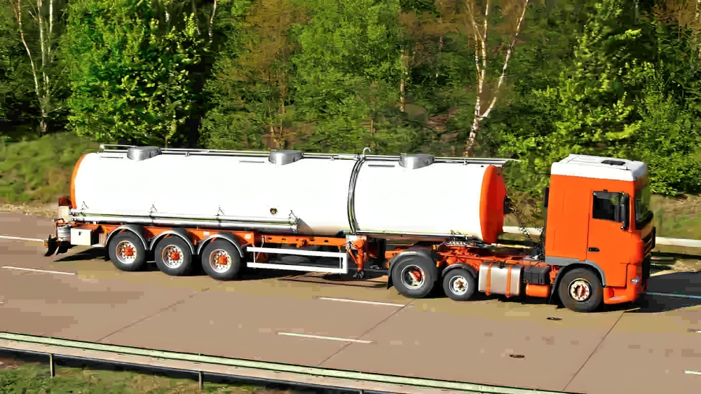 أسطول صهاريج تابع لخدمة ويت مويا يعمل على مدار ٢٤/٧ لتقديم مياه عذبة ونظيفة مع أفضل سعر ناقلة المياه في شرق الرياض.