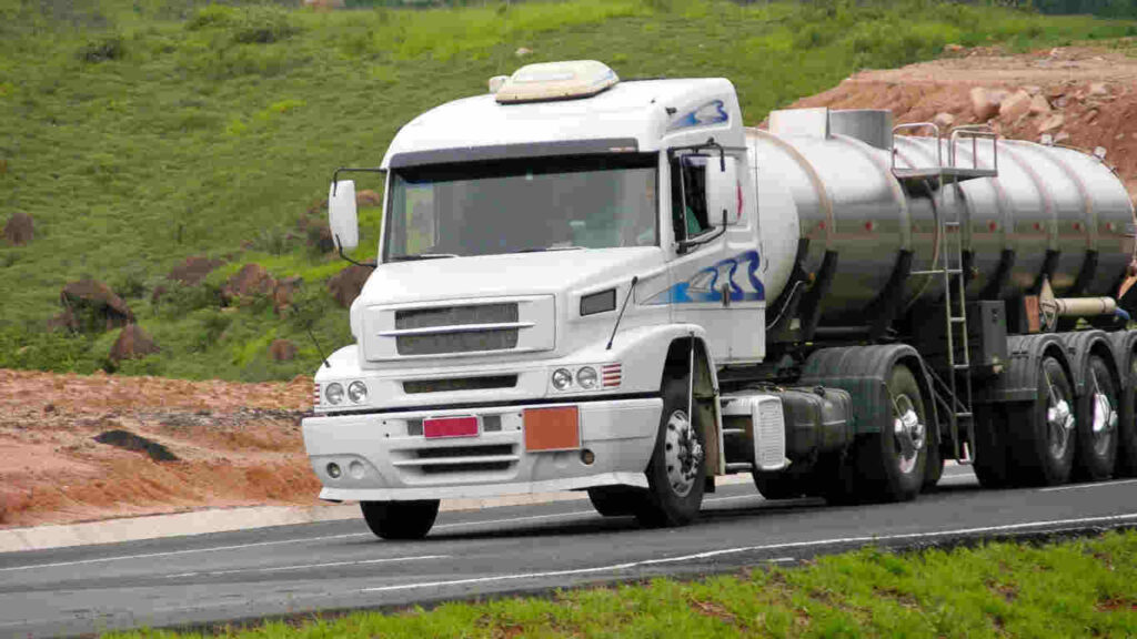 صهاريج مياه نظيفة وجاهزة لخدمة توصيل صهريج مياه بخميس مشيط