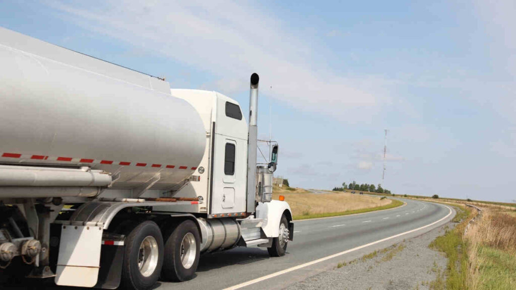 خبير شركة ناقلة مياه في الدمام يضمن نقل المياه الآمن في جميع أنحاء المدينة