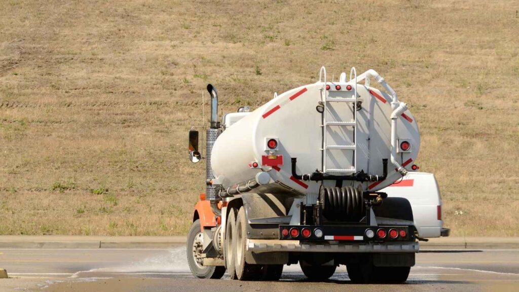 توصيل صهاريج مياه ١٨ طن للفلل والمنازل بالرياض