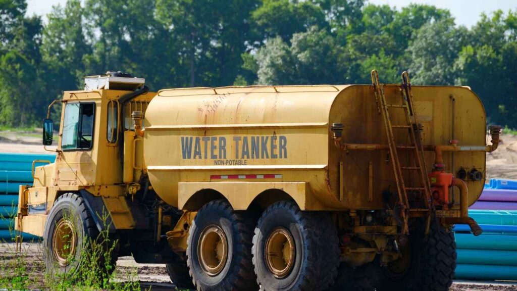 توصيل صهريج مياه جنوب الرياض عند الطلب