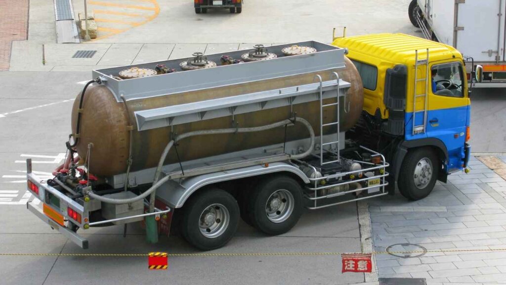 خدمة صهاريج المياه بسرعة واستجابة فورية