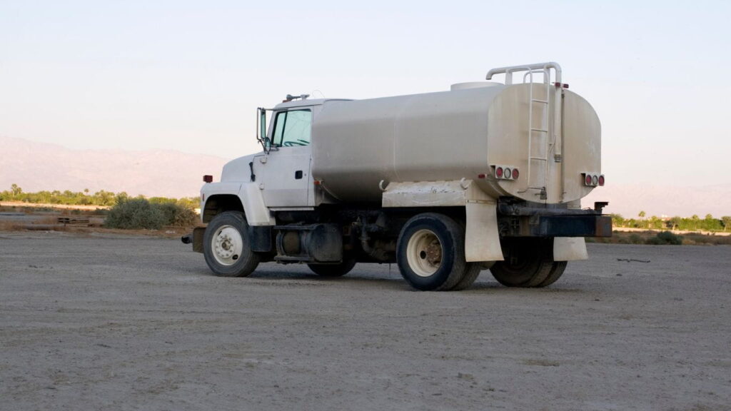 خدمة صهاريج المياه على مدار الساعة ٢٤ ساعة