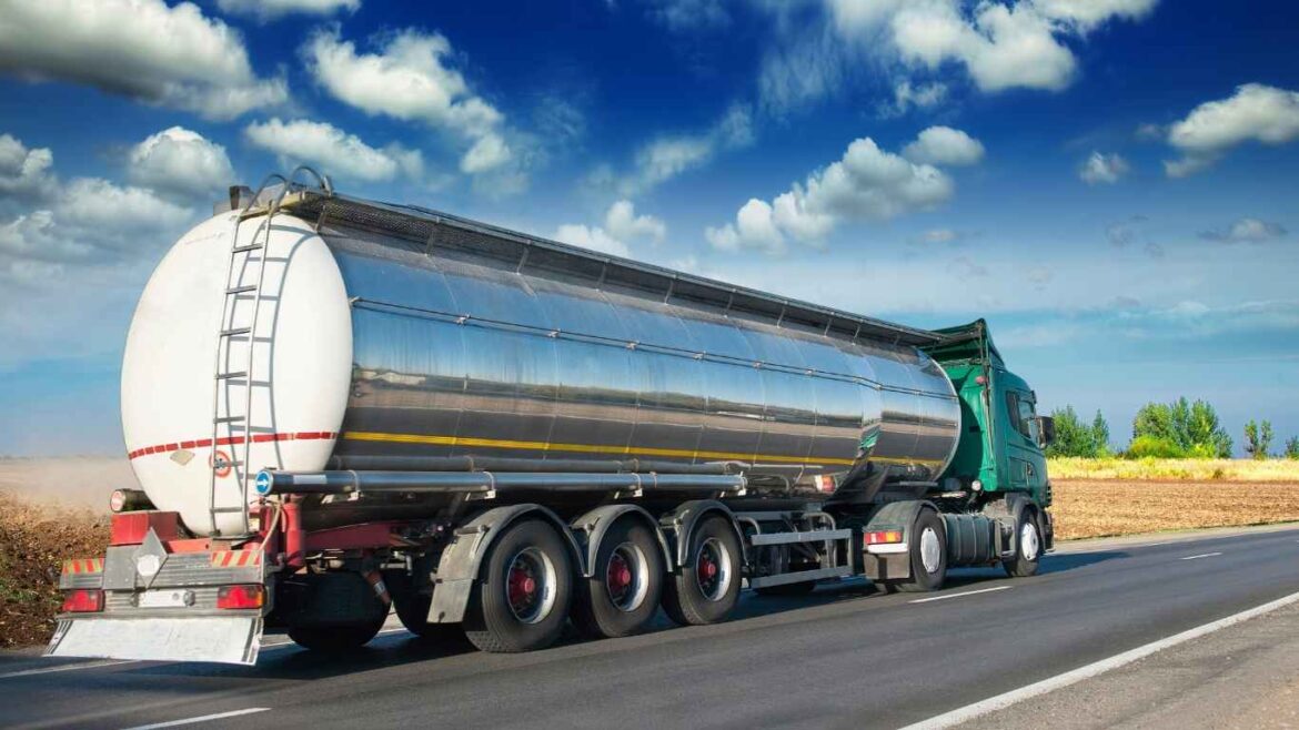 Water Tanker Service in Riyadh with professional drivers