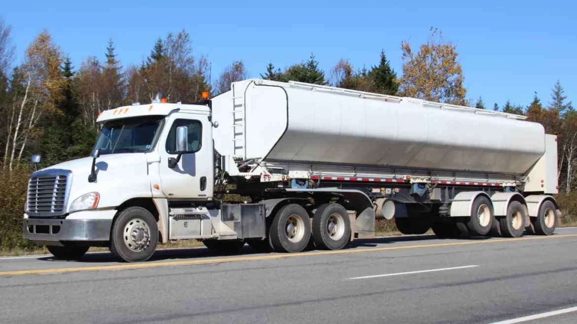 trusted water tanker supplier providing 30 ton fresh water tanker in Riyadh