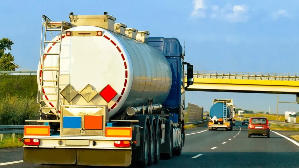 trusted water tanker supplier with 32 ton water tanker service